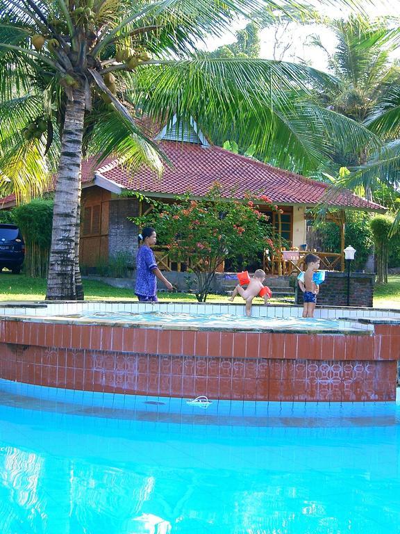 Ocean Queen Resort Cisolok Kültér fotó
