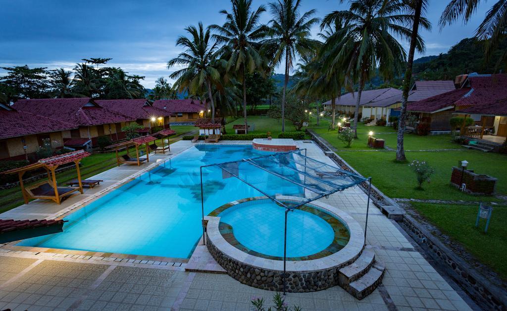 Ocean Queen Resort Cisolok Kültér fotó