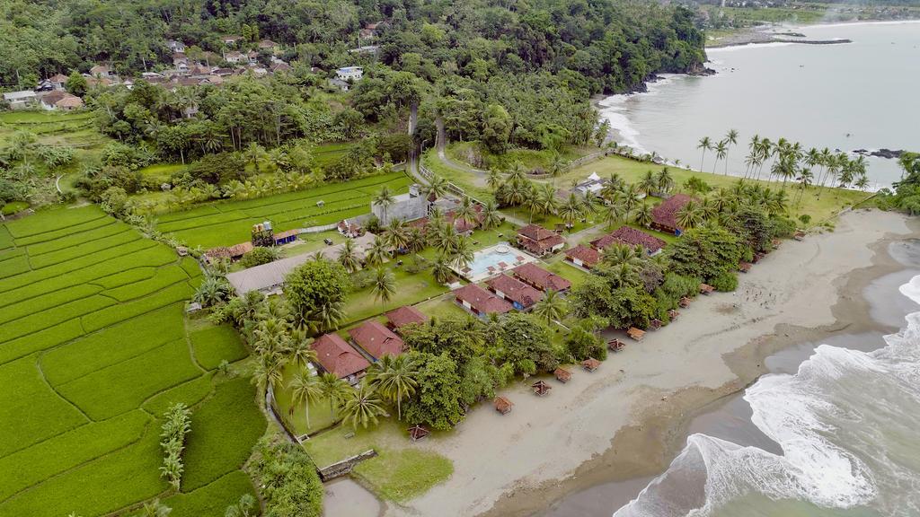 Ocean Queen Resort Cisolok Kültér fotó